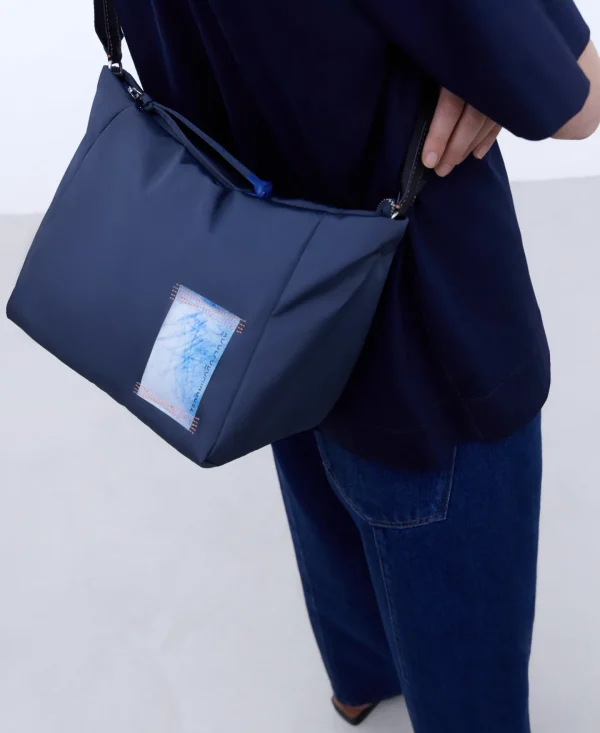 Adolfo Dominguez Bolsos>Bandolera Mediana En Tejido Acolchado Azul Marino