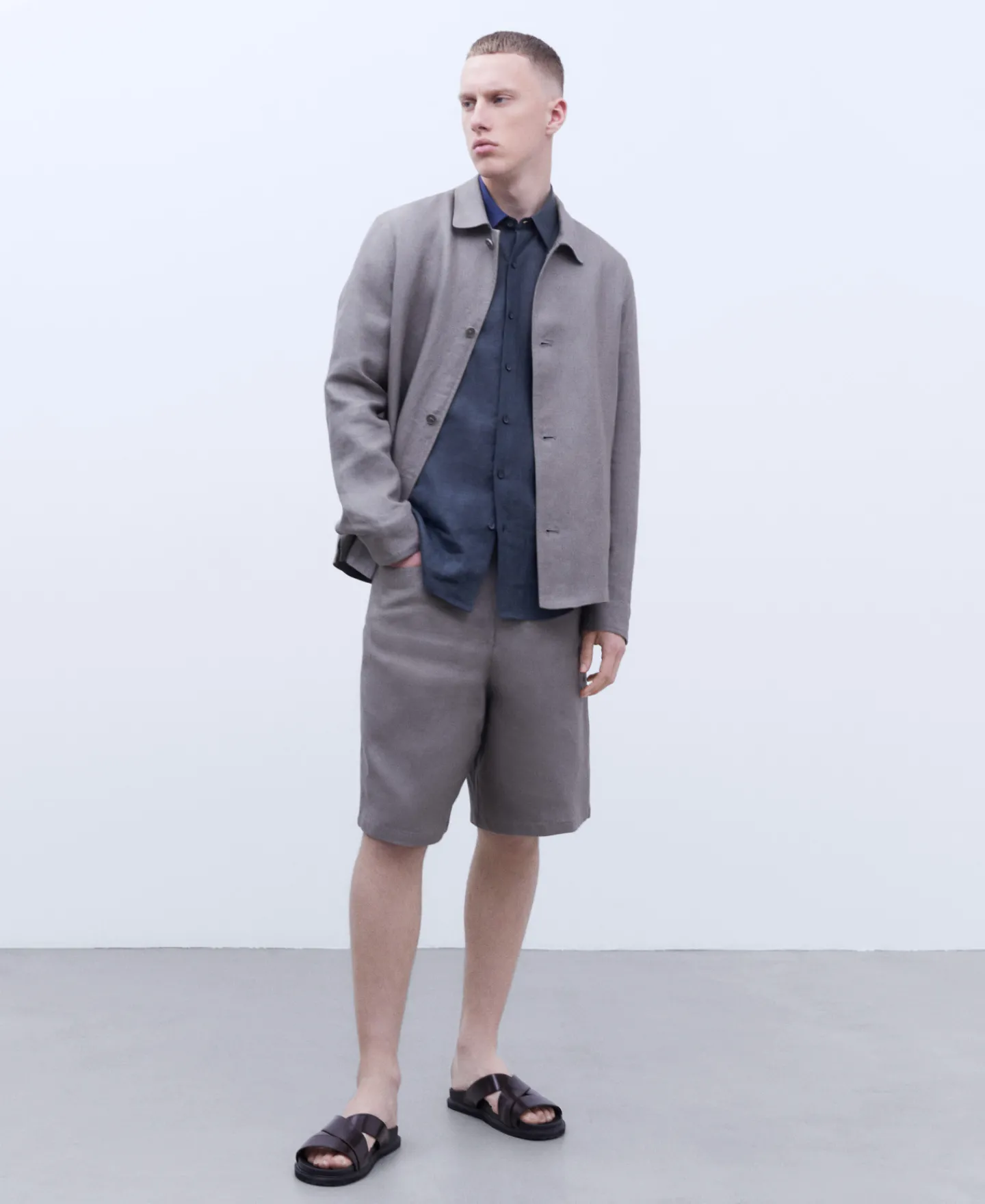 camisa_cuello_solapa_en_l_1-1.webp Adolfo Dominguez Camisas>Camisa Cuello Solapa En Lino Europeo Azul Marino