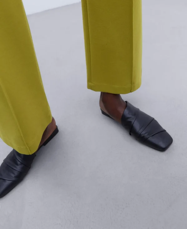 Adolfo Dominguez Pantalones>Pantalon En Punto Roma Verde Pistacho